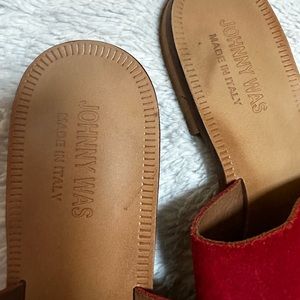 Johnny was red flip flip sandals